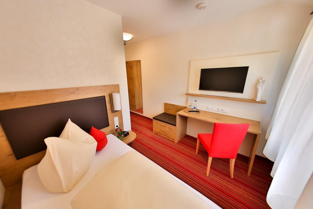 Hotel Ochsen أَميربوخ الغرفة الصورة