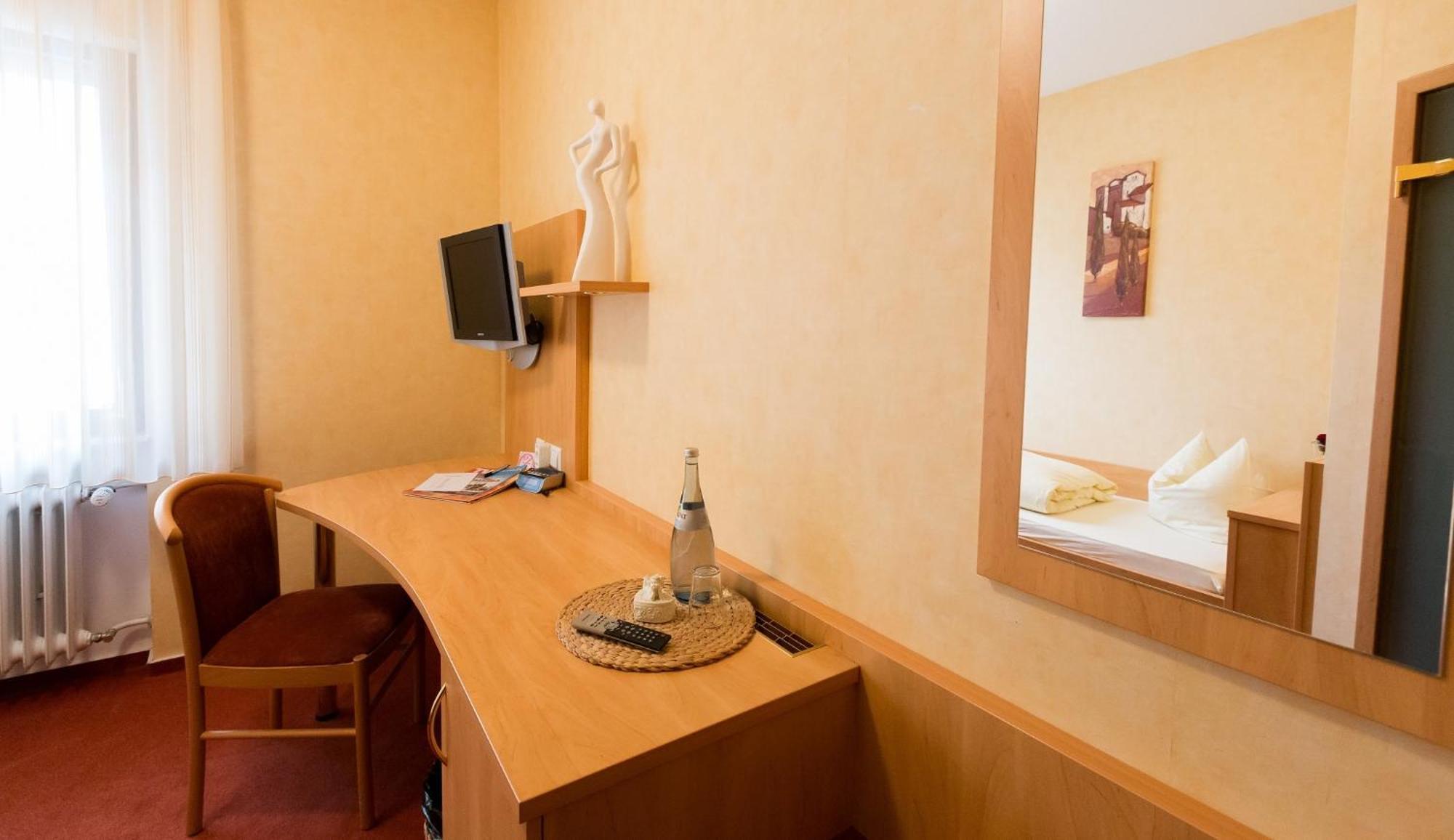 Hotel Ochsen أَميربوخ الغرفة الصورة